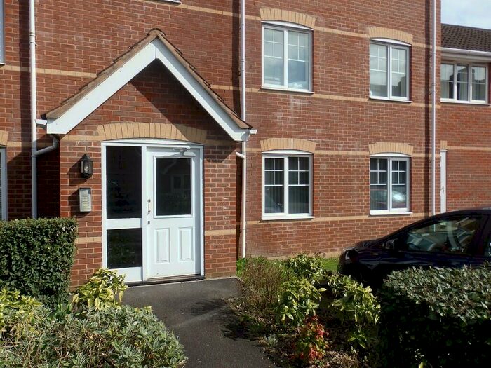 2 Bedroom Ground Flat To Rent In Windsor Court, Newbury, Berkshire, RG14