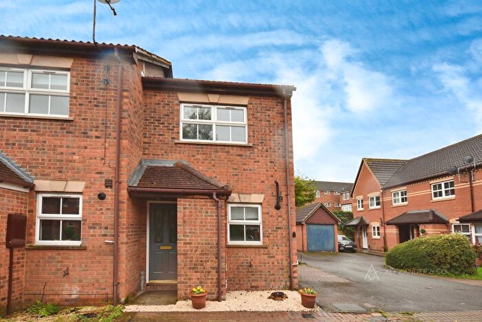 2 Bedroom End Of Terrace House To Rent In Beaconsfield Road, HP21