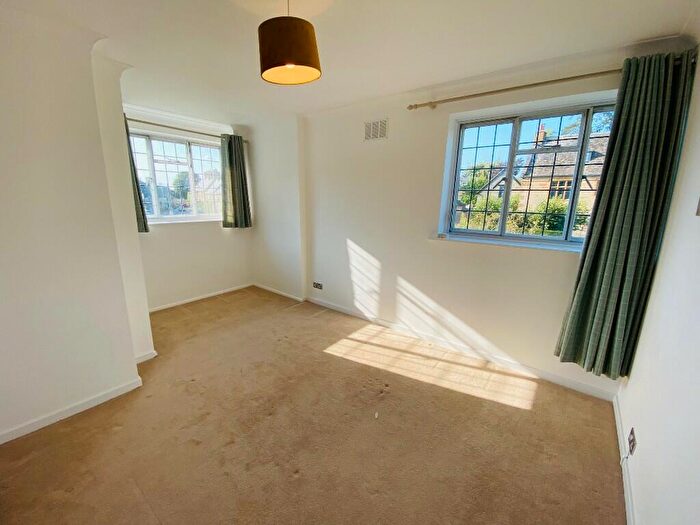 2 Bedroom Apartment To Rent In Croughton Road, OX17