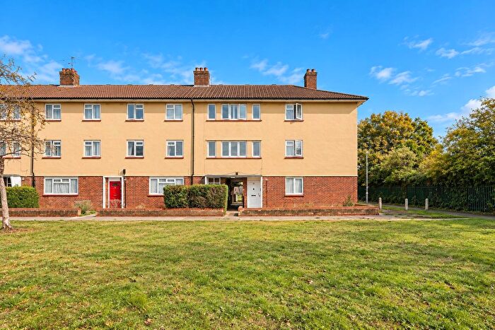 3 Bedroom Flat For Sale In Heather Lane, Yiewsley, West Drayton, UB7