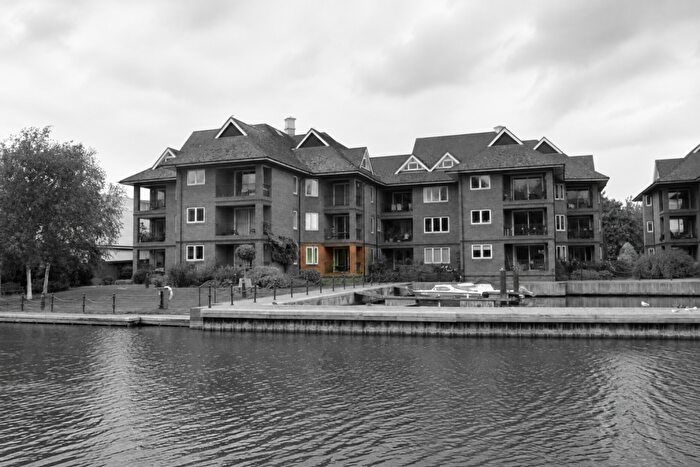2 Bedroom Flat To Rent In Mariners Way, Cambridge, CB4