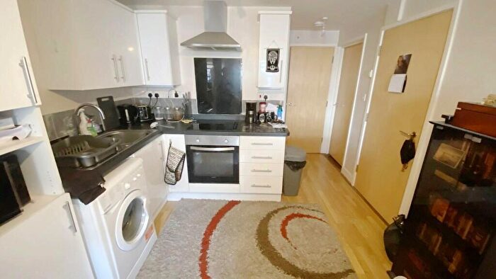 1 Bedroom Apartment For Sale In Manor Park Avenue, Portsmouth, Hampshire, PO3