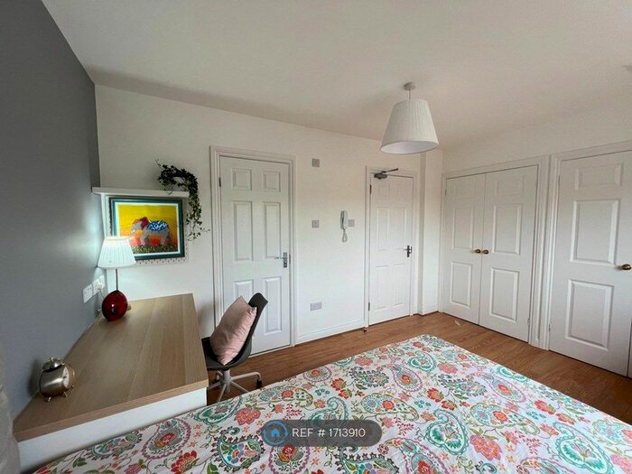 1 Bedroom Property To Rent In Lower Green Gardens, Worcester Park, KT4