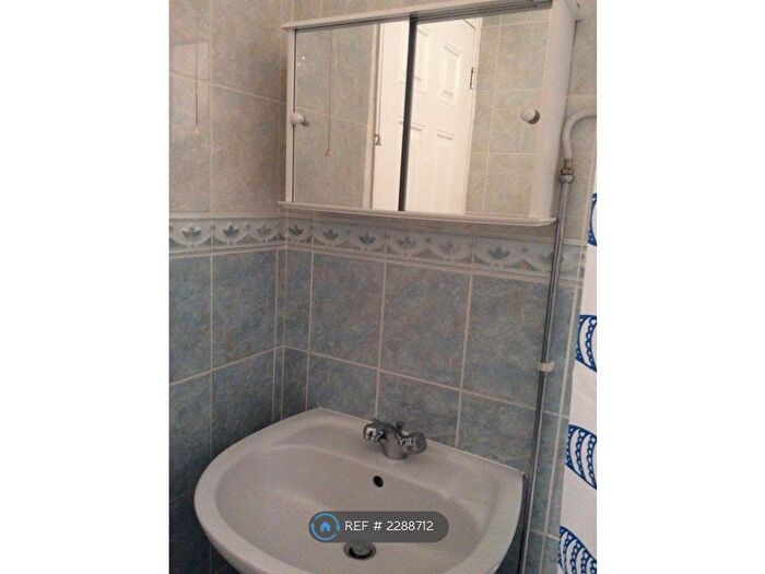2 Bedroom Semi-Detached House To Rent In Rushey Mead, Leicester, LE4