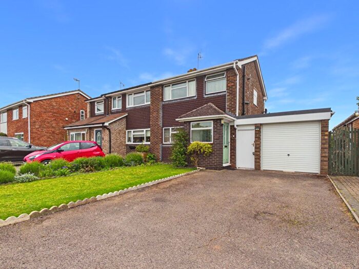 3 Bedroom Semi Detached House For Sale In Halifax Drive, Worcester, Worcestershire, WR2