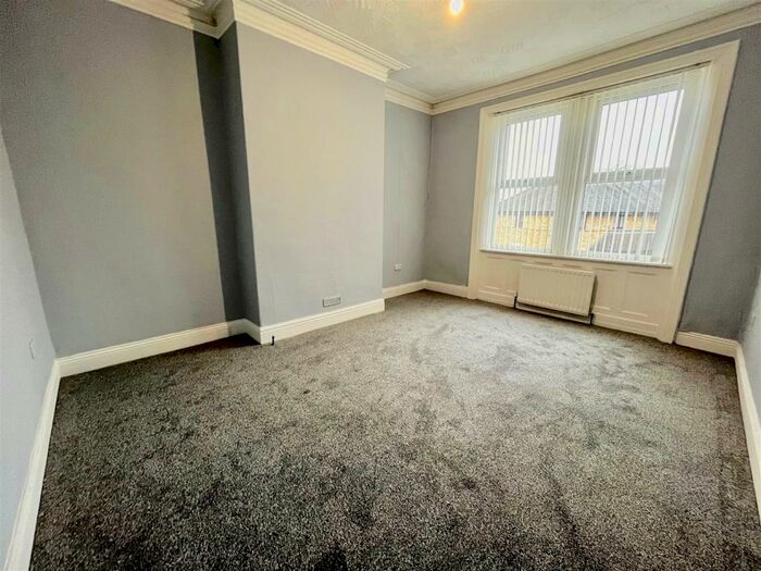 3 Bedroom Apartment To Rent In Wordsworth Street, Gateshead, NE8