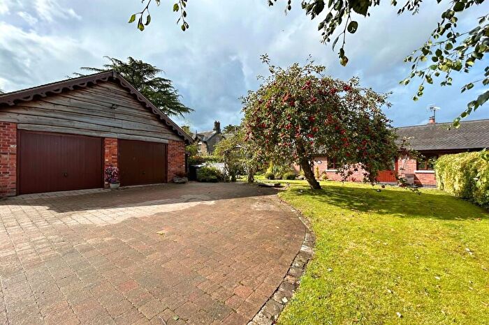 4 Bedroom Bungalow For Sale In New Road, Moreton, CW12