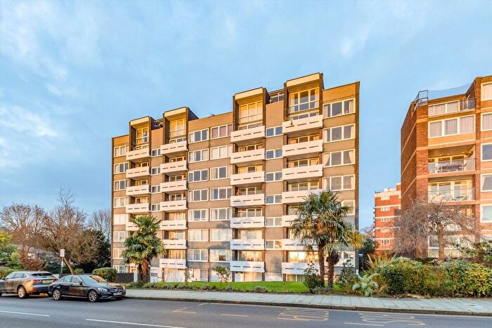 3 Bedroom Flat To Rent In Wimbledon Park Road, Wimbledon, SW19