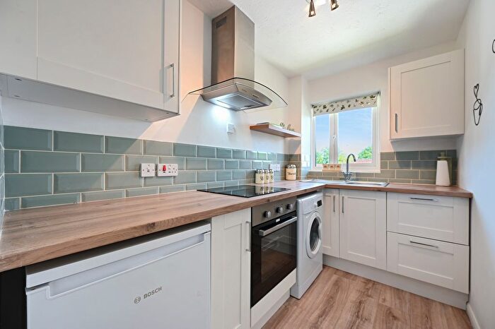 1 Bedroom Flat For Sale In Magnolia Court, Auriol Drive, Uxbridge, UB10