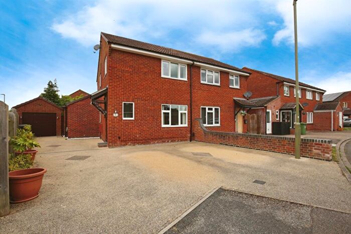 4 Bedroom Semi-Detached House For Sale In Trinity Close, Abingdon, OX14