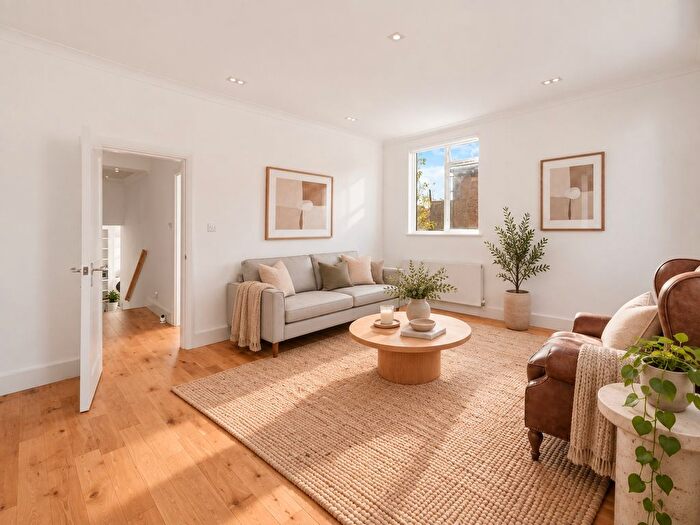 1 Bedroom Flat To Rent In Sterndale Road, Barons Court, W14