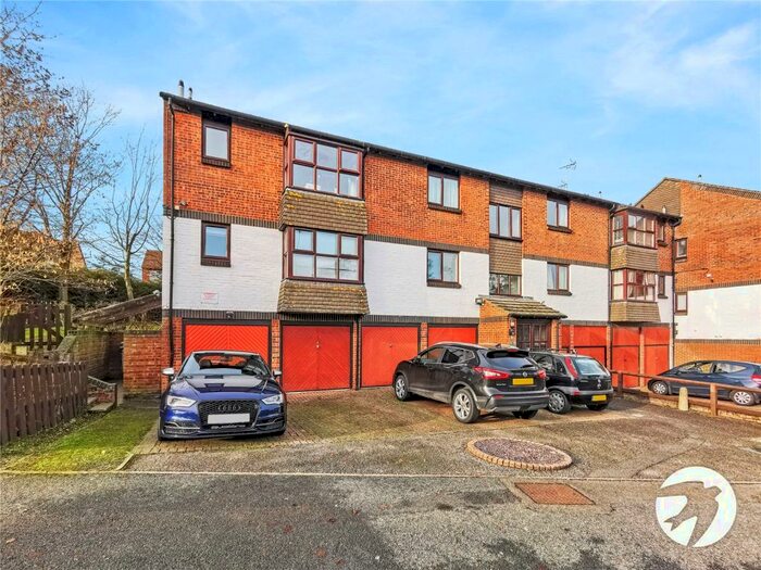 2 Bedroom Flat To Rent In Mitchell Road, Orpington, BR6