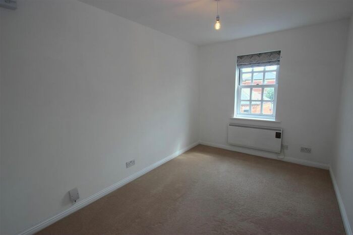 2 Bedroom Flat To Rent In Castle Mews, St Thomas Street, Oxford, OX1