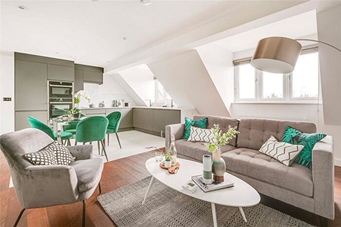 2 Bedroom Flat To Rent In Oakview Lodge, Beechcroft Avenue, NW11