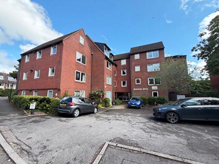 1 Bedroom Apartment For Sale In Homehayes House, Oakdene Close, Pinner, HA5