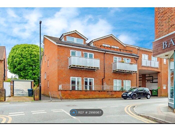 1 Bedroom Flat To Rent In Holm Court, Caterham, CR3