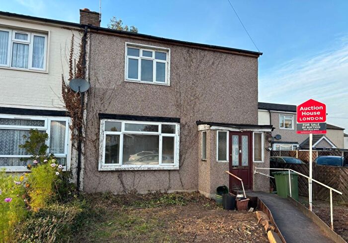 3 Bedroom Semi-detached House For Sale In Preston Road, Shepperton, Middlesex, TW17