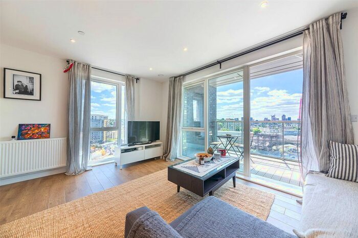 2 Bedroom Flat To Rent In Creekside, London, SE8