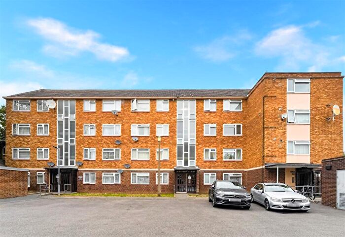 2 Bedroom Flat To Rent In Richmond Road, London, E7