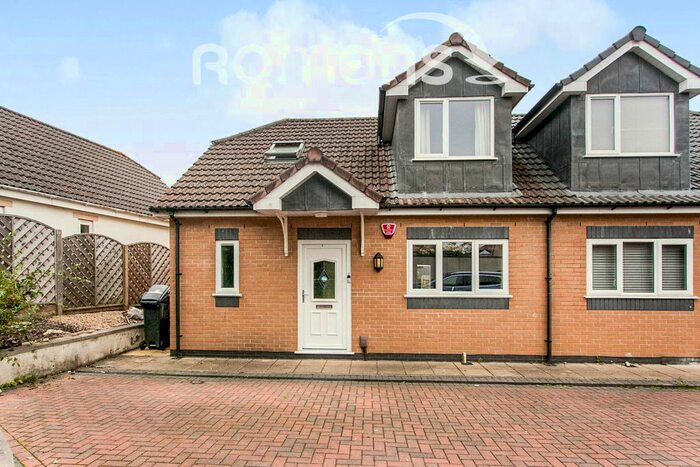 3 Bedroom Semi-Detached House To Rent In Hillcrest Close, Bristol, BS13