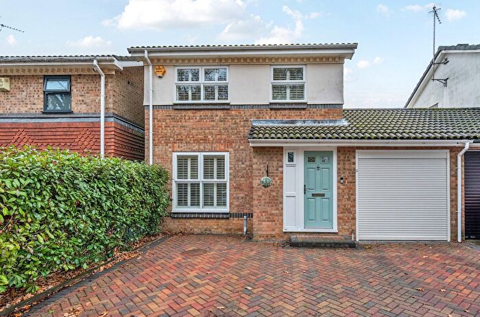 3 Bedroom Link Detached House For Sale In Penwood Gardens, Bracknell, Berkshire, RG12
