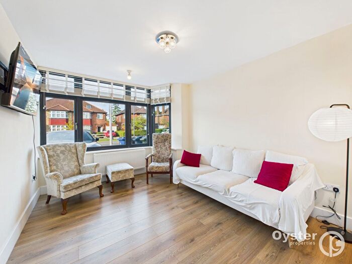 3 Bedroom Flat To Rent In Wemborough Road, Stanmore, HA7