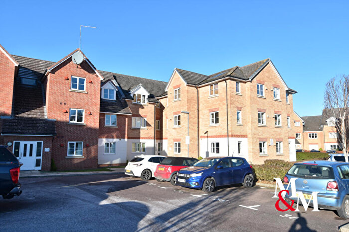 2 Bedroom Apartment To Rent In Monarch Way, LU7