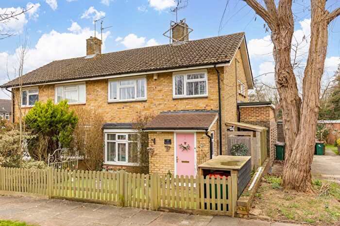 3 Bedroom Semi-Detached House For Sale In The Hollow, Crawley, RH11