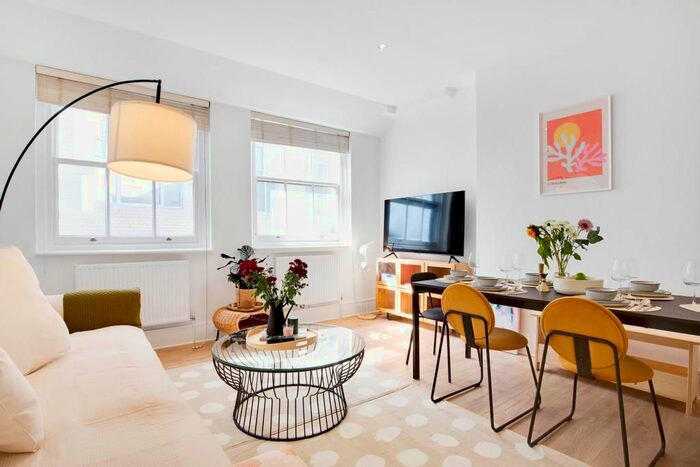 2 Bedroom Terraced House To Rent In Little Turnstile, Lse, Holborn, West End, Lincoln's Inn Fields, Covent Garden, London, WC1V