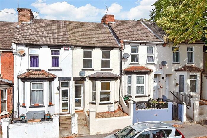 3 Bedroom Terraced House For Sale In Cecil Avenue, Strood, Rochester, Kent, ME2
