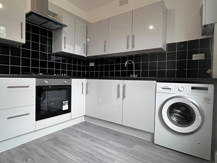 2 Bedroom Flat To Rent In Whitton Road, Hounslow, TW3