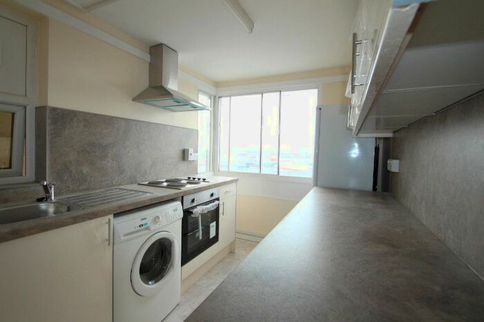 2 Bedroom Flat To Rent In The Mall, Bromley, Kent, BR1