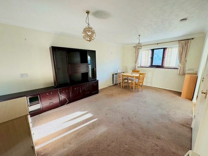 2 Bedroom Flat To Rent In Collingdon Street, Luton, Bedfordshire, LU1