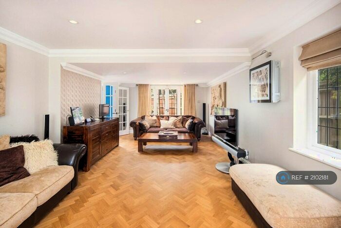 5 Bedroom Detached House To Rent In Nursery Gardens, Goffs Oak, Waltham Cross, EN7