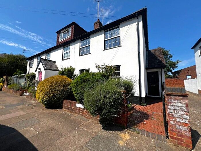 2 Bedroom Property To Rent In Staines, Surrey, TW18