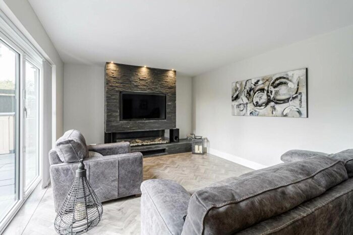 5 Bedroom Detached House For Sale In Mansel Close, Cosgrove, MK19