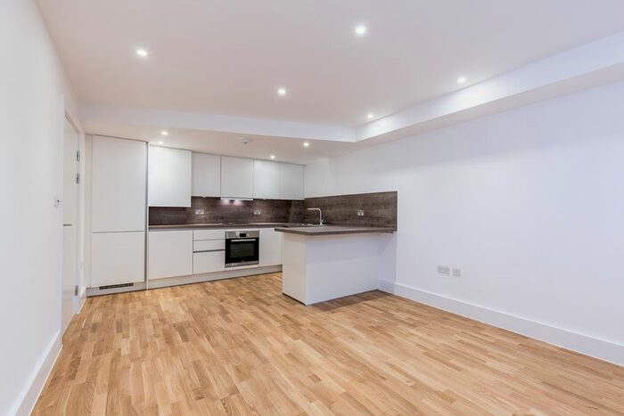 1 Bedroom Flat To Rent In Grove Road, London, N11