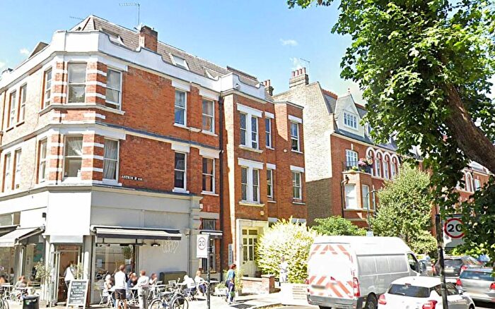 3 Bedroom Flat To Rent In Antrim Road, London, NW3