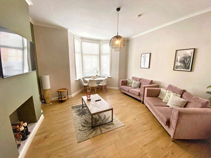 2 Bedroom Flat For Sale In North Parade, Whitley Bay, Tyne And Wear, NE26