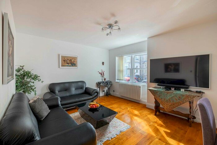 1 Bedroom Flat To Rent In Uverdale Road, Chelsea, SW10