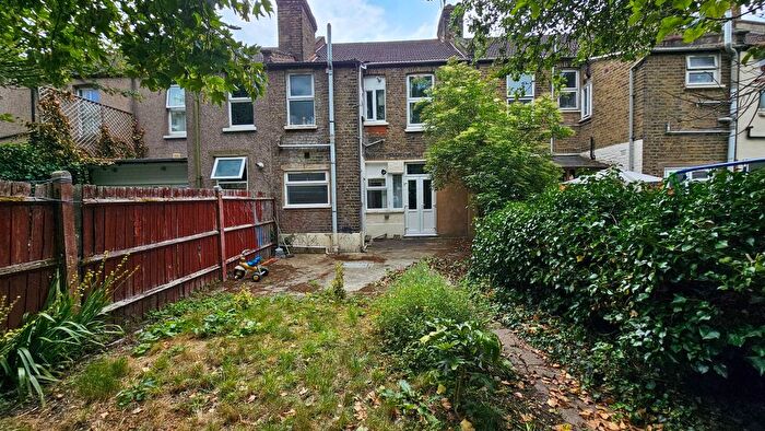 1 Bedroom Flat To Rent In Grove Green Road, Leytonstone, E11