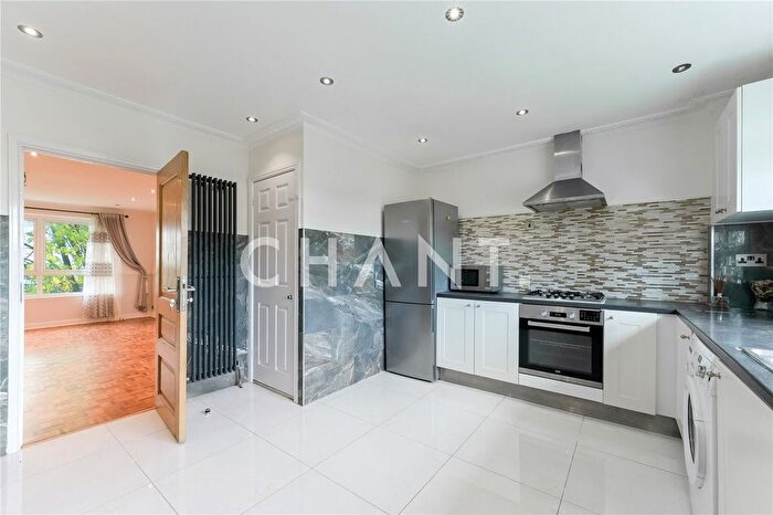 2 Bedroom Flat To Rent In Gleneagles, Stanmore, London, HA7