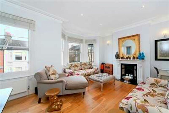 2 Bedroom Flat To Rent In Trefoil Road, Wandsworth, SW18