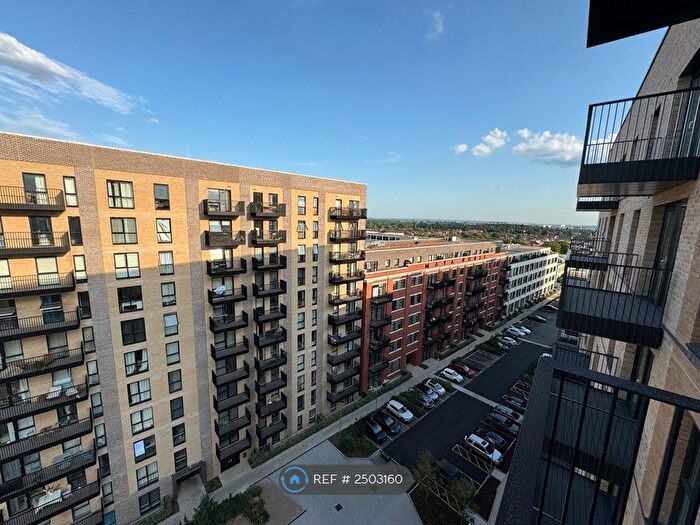 2 Bedroom Flat To Rent In Farine Avenue, London, UB3