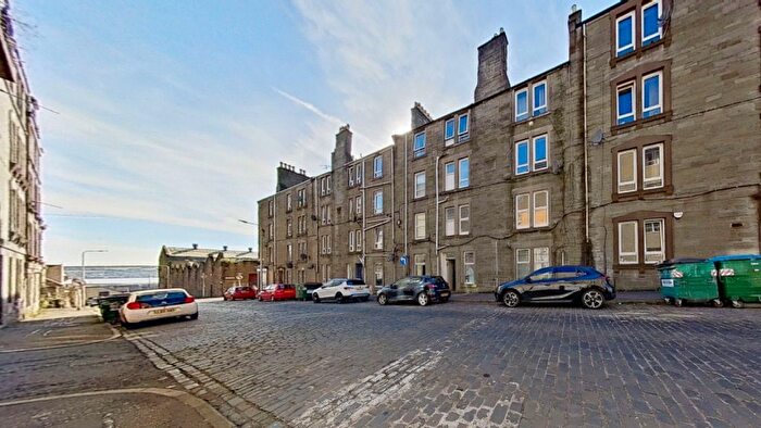 1 Bedroom Flat To Rent In Brown Constable Street, Stobswell, Dundee, DD4