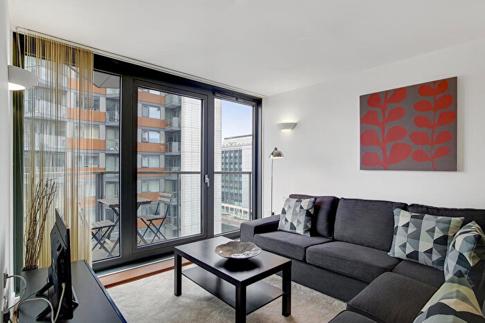 1 Bedroom Apartment To Rent In Blackwall Way, London, E14