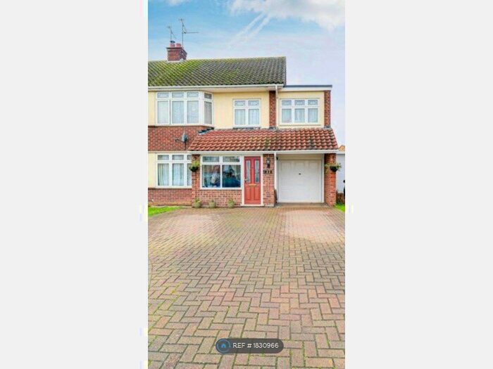 4 Bedroom Semi-Detached House To Rent In The Bramleys, Rochford, SS4