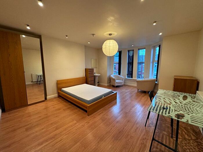 10 Bedroom Semi-Detached House To Rent In Lausanne Road, Manchester, M20