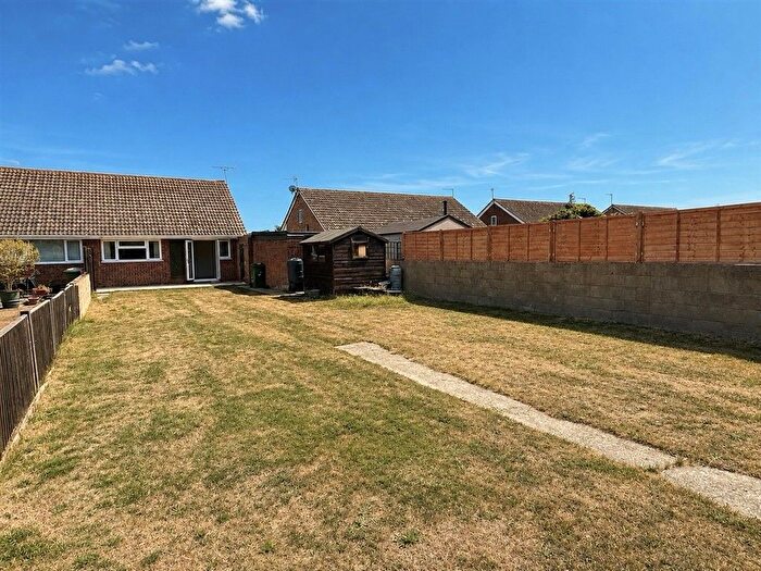 2 Bedroom Semi-detached Bungalow For Sale In Adie Road, Greatstone, Kent, TN28
