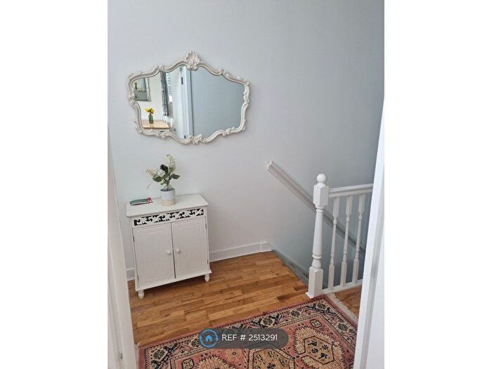 3 Bedroom Flat To Rent In New Cross Rd, SE14
